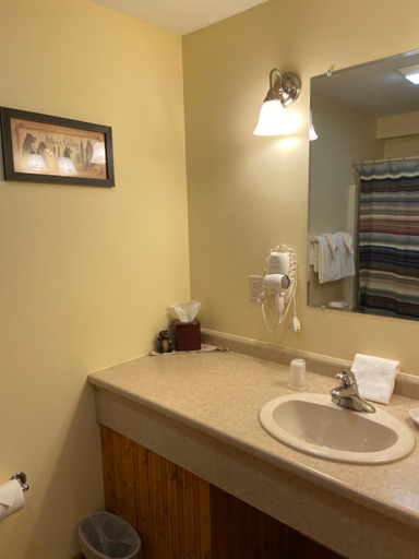 Bathroom 2, The Garrett Inn, Garrett