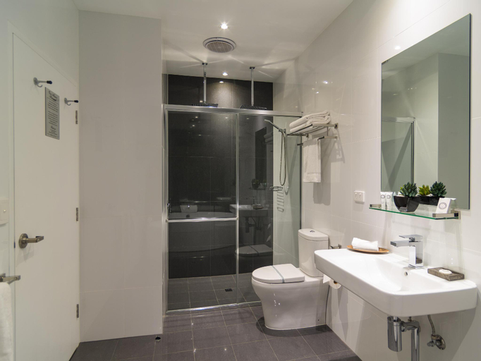 Bathroom 10