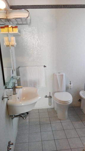 Bathroom 3, Corte Degli Estensi, Modena
