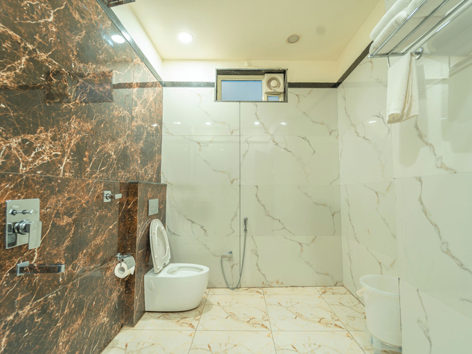 Bathroom 5, Hotel Royal Palace - Sagar, Sagar