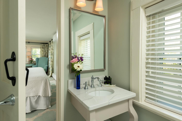 Bathroom 3, The Blushing Oyster Bed & Breakfast, Barnstable