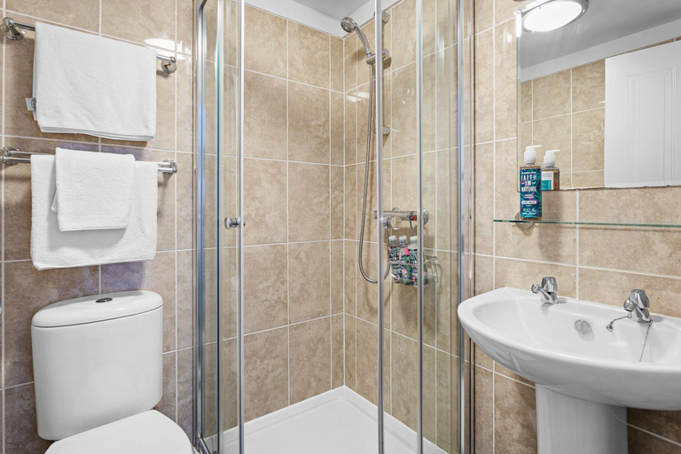 Bathroom 3, Kethla House, Torbay