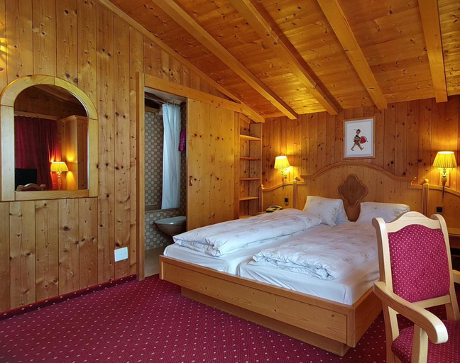 Bedroom 3, Hotel Cresta, Imboden