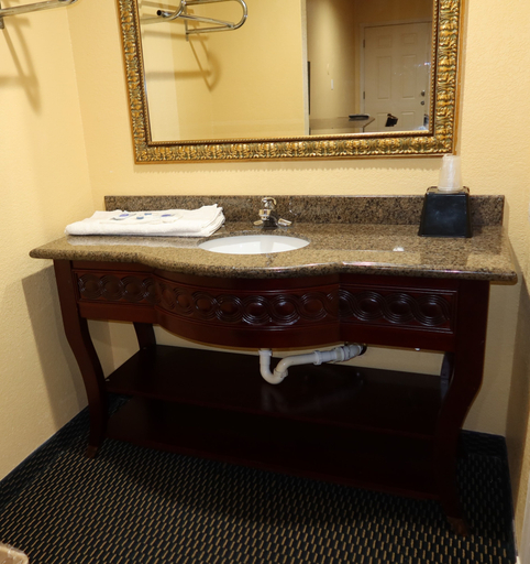 Bathroom 3, GREAT WESTERN INN, Tarrant