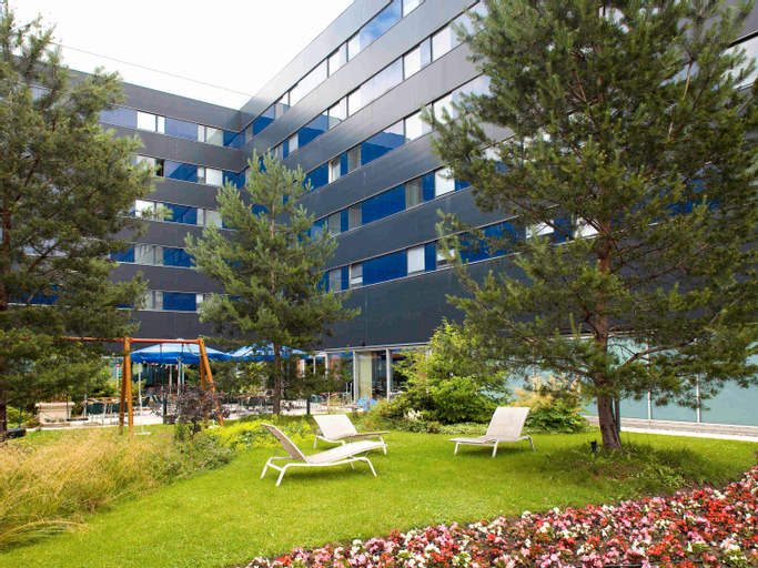 Exterior & Views 14