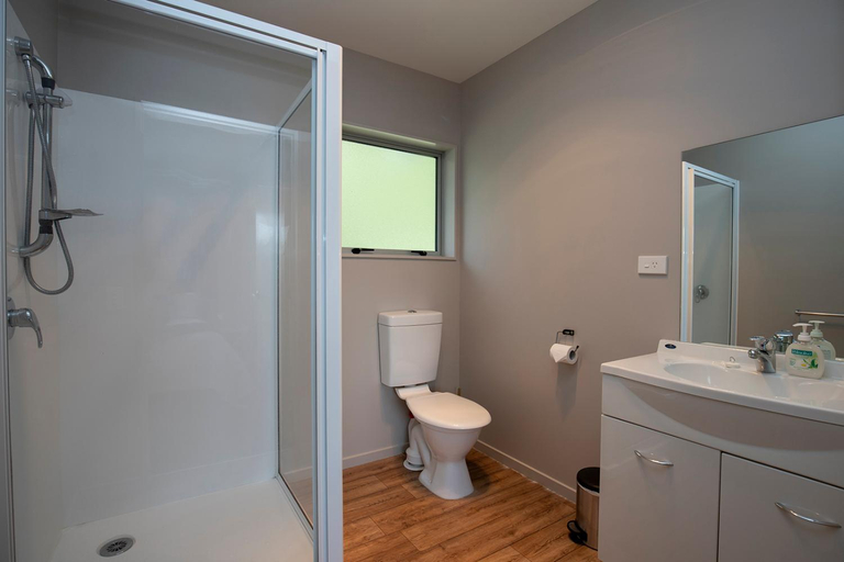 Bathroom 3, Punakaiki Beachfront Motels, Buller