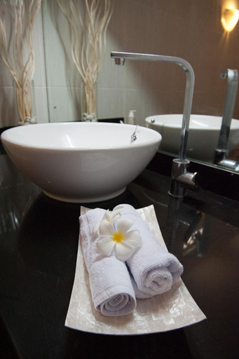 Bathroom 2, Blue Marine Resort, Lombok