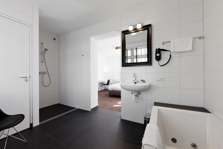 Bathroom 2, College Hotel Alkmaar, Alkmaar