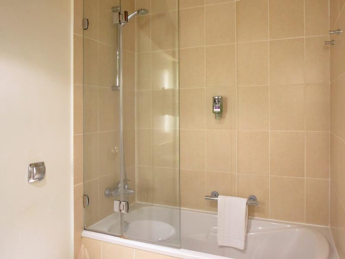 Bathroom 10