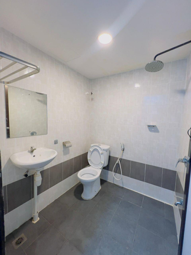 Bathroom 7