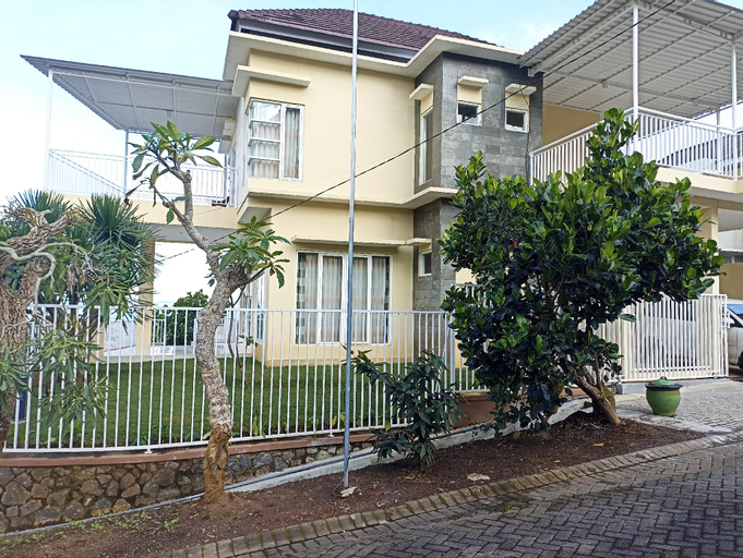 Spring Hills Villa Panderman Private Pool, Malang
