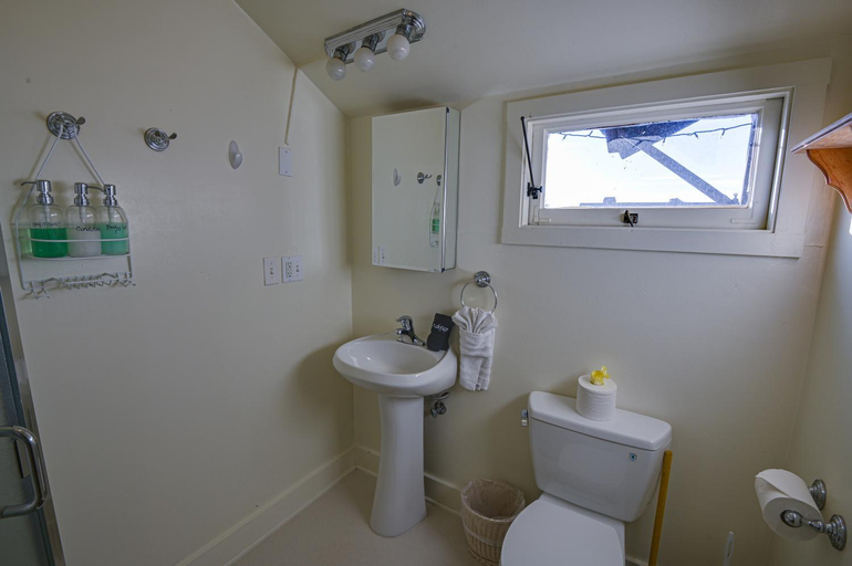 Others 5, Captains Quarters, Mendocino