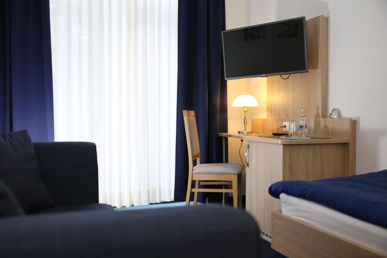 Bedroom 2, Hotel Pilar Garni, Köln