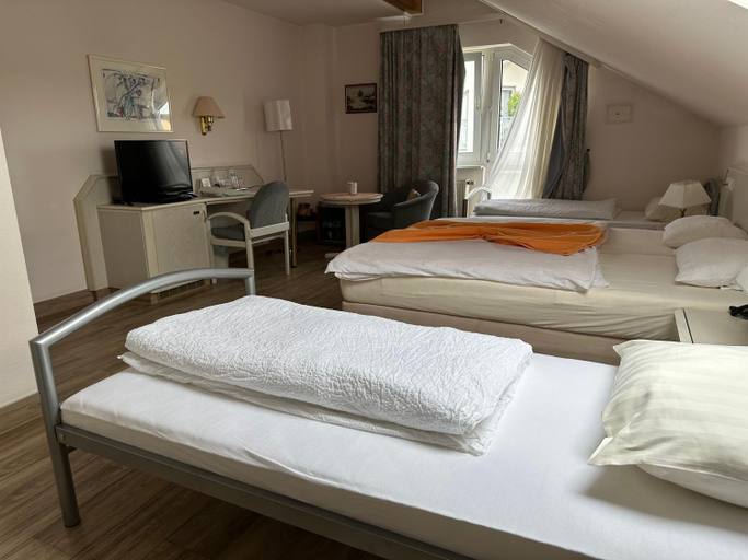 Bedroom 2, Hotel Garni Classico, Aschaffenburg