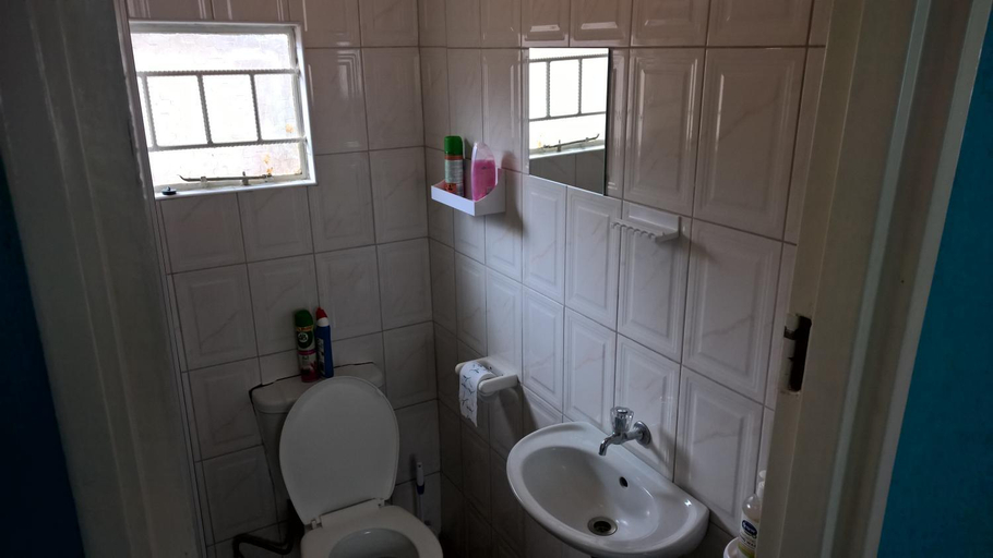 Bathroom, Furnished self-catering guest wing, Lusaka