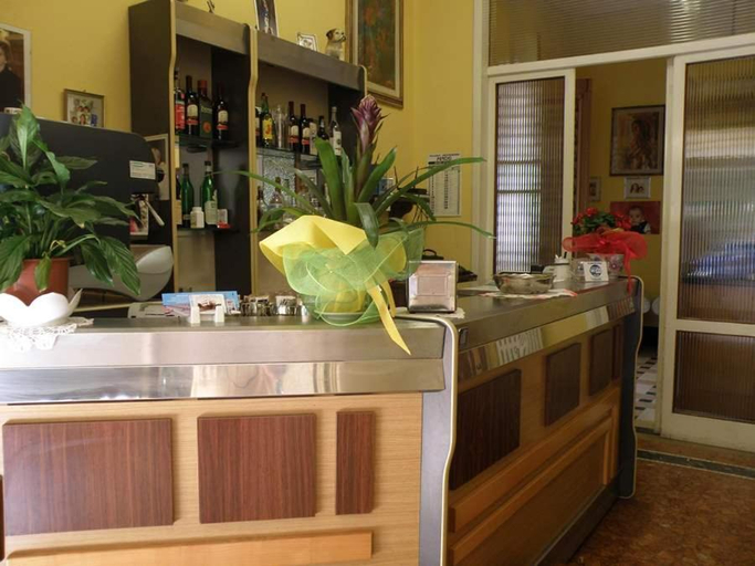 Others 5, Hotel kim, Lucca