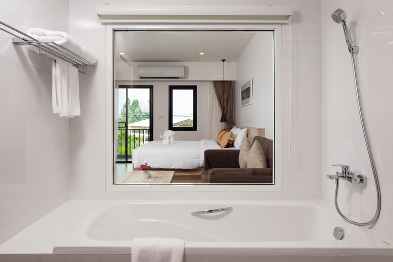 Bathroom 10