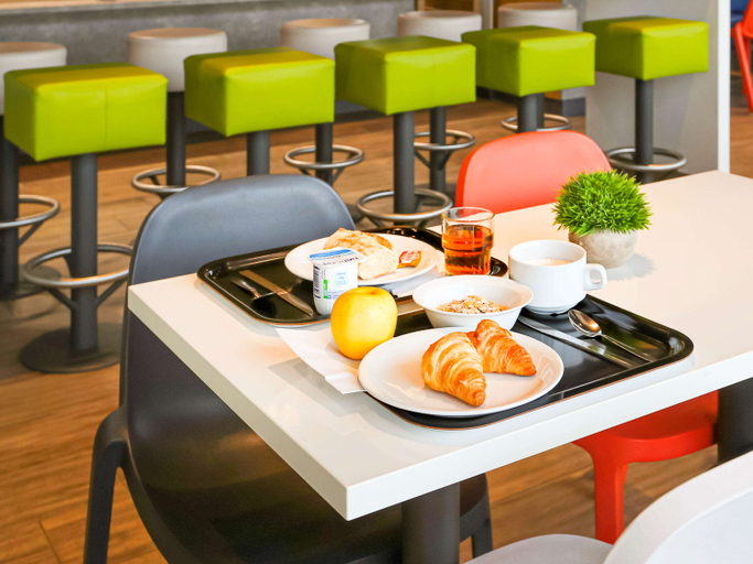 Food & Drinks 5, Ibis Budget Saint-Genis-Pouilly Genève, Ain