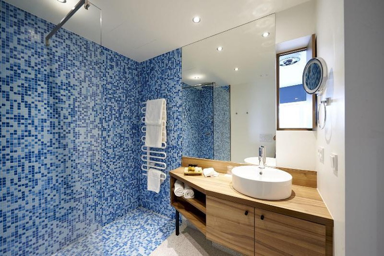 Bathroom 9