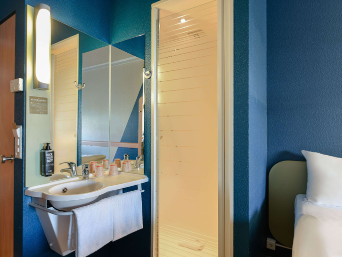 Bathroom 5, ibis budget Luzern City, Luzern