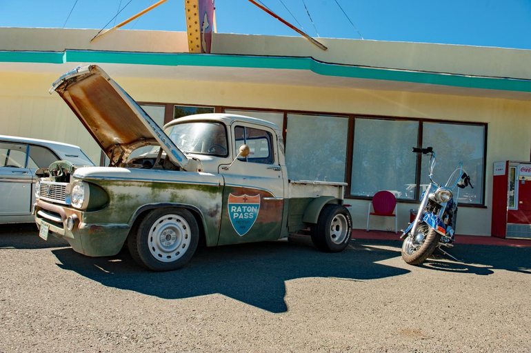 Entrance, Raton Pass Motor Inn, Colfax