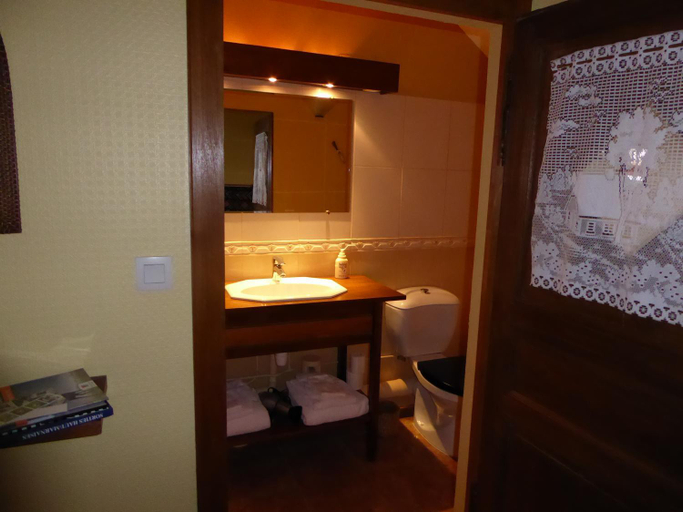 Bathroom 3, Les Ombelles, Haute-Marne