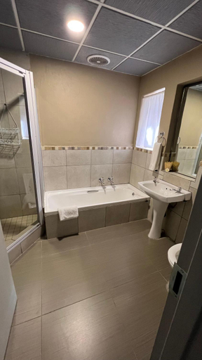 Bathroom 2, Mountainview Inn, Thabo Mofutsanyane