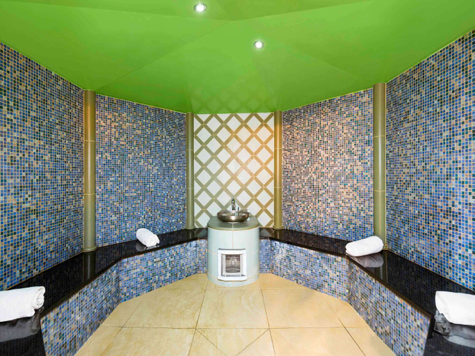 Bathroom 5, Novotel Genève Centre, Genève