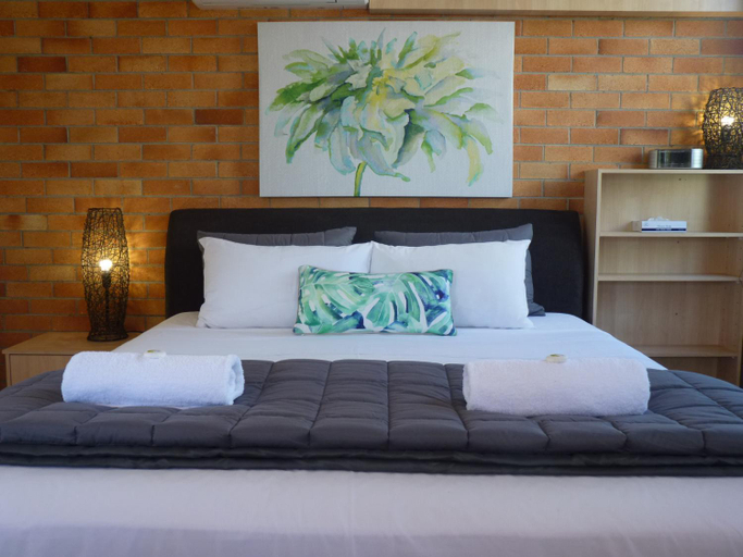 Bedroom, Sunseeker Motel, Hervey Bay - Pt A
