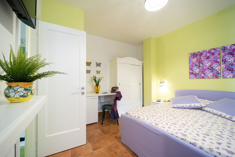 Bedroom 4, Almare', Crotone