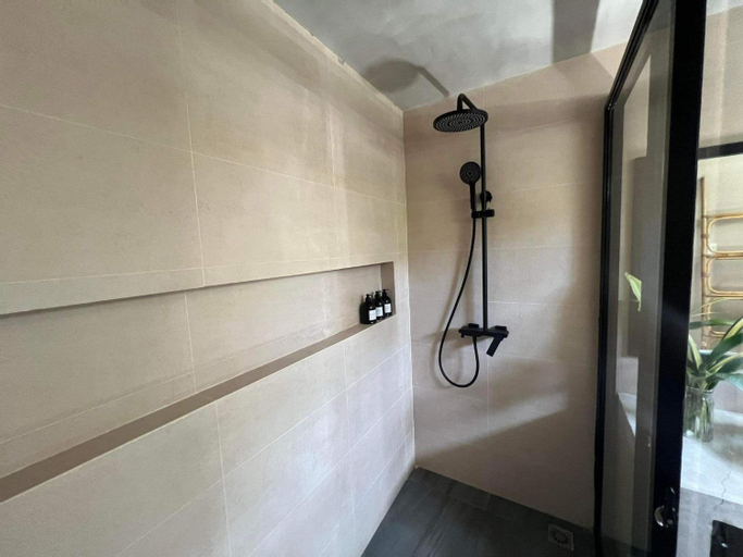 Bathroom 6