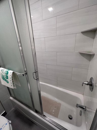 Bathroom 4, Willow Tree Lodge, Orange