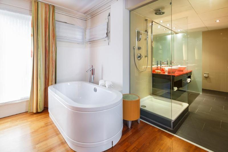 Bathroom 7