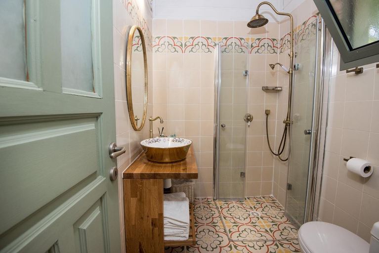 Bathroom 4, הכי נוף שיש - מתחם נופש כפרי עם 6 בקתות, בריכה וג'קוזי