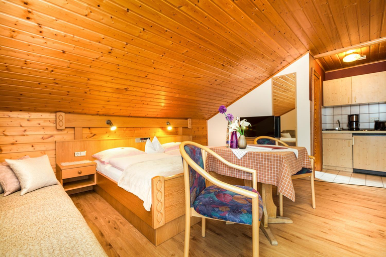 Bedroom 3, Genusshotel Hohenbogen GARNI, Cham