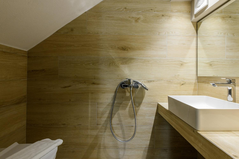 Bathroom 2, Louloudis Apartments Complex, East Macedonia and Thrace