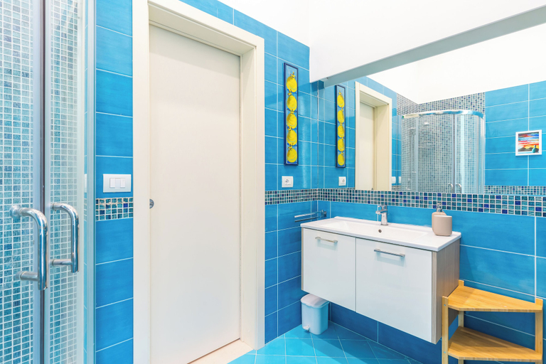 Bathroom 4, Santa Lucia Seaview, Napoli