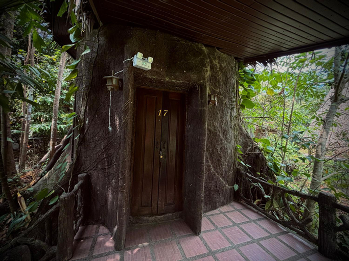 Khao Sok Tree House, Phanom
