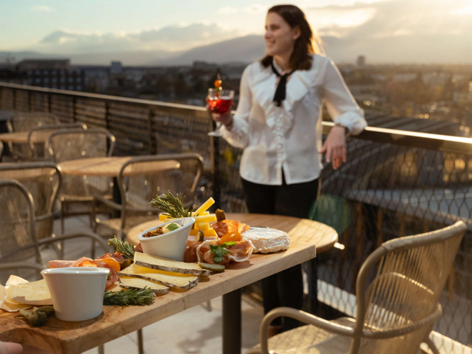 Food & Drinks
