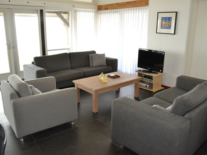 Others 5, Waterfront Villa with Private Jetty, Steenwijkerland