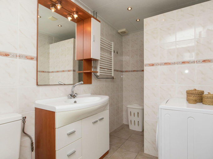 Bathroom 3, Holiday Home in Noordwijkerhout by Forest & Lake, Noordwijk