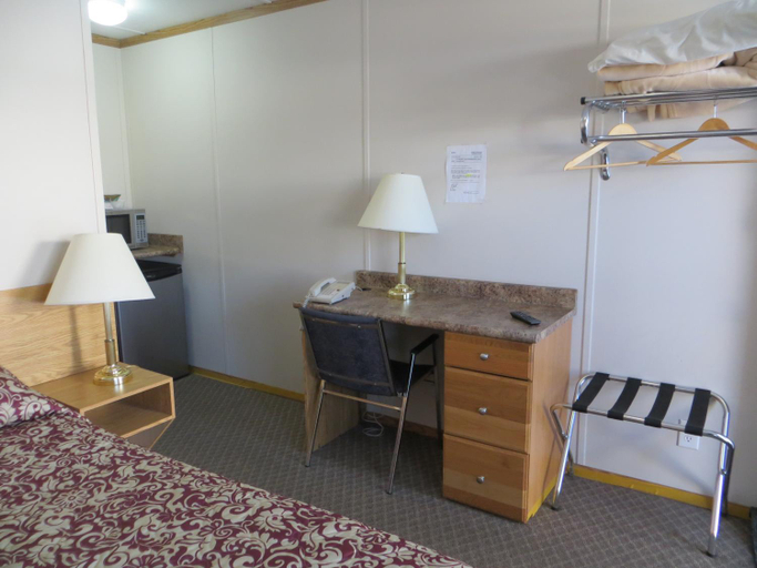 Bedroom 2, Sundown Motel, Division No. 11
