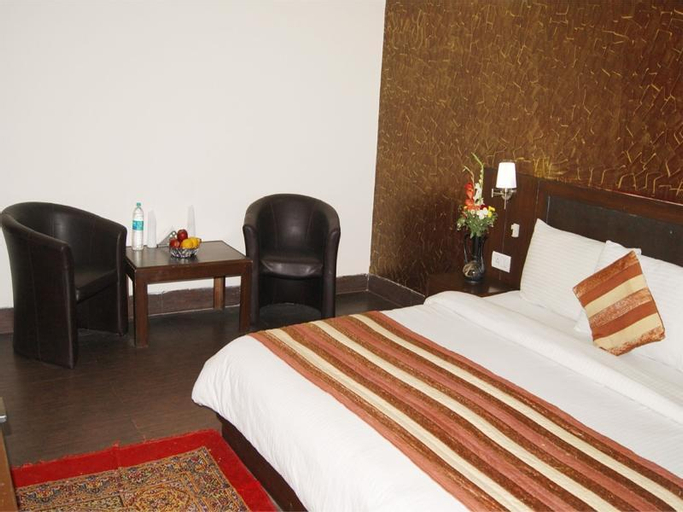 Bedroom, Hotel Daya Continental, West
