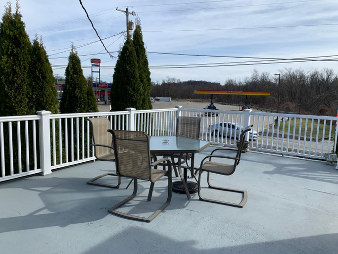 Others 5, Budget Inn, Westmoreland