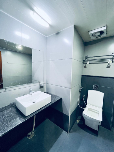 Bathroom 4, Chetan International Hotel, Bangalore
