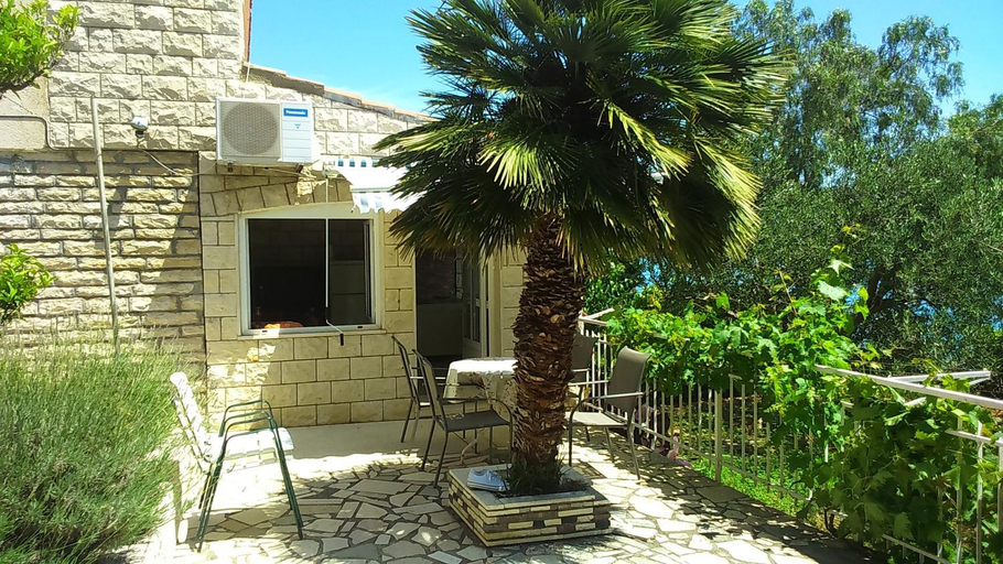 Others 4, Apartments by the sea Seget Donji, Trogir - 19351, Seget