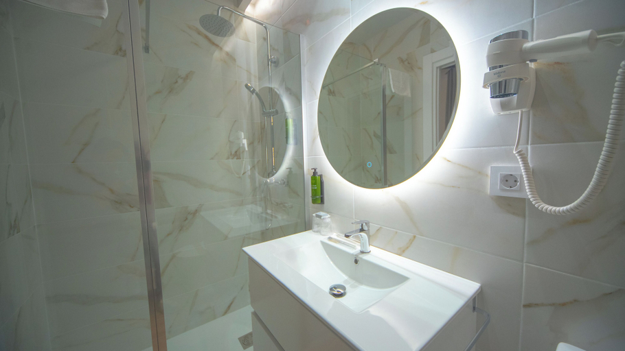 Bathroom 5, Hotel Sleep Turia Music & Art, Valencia