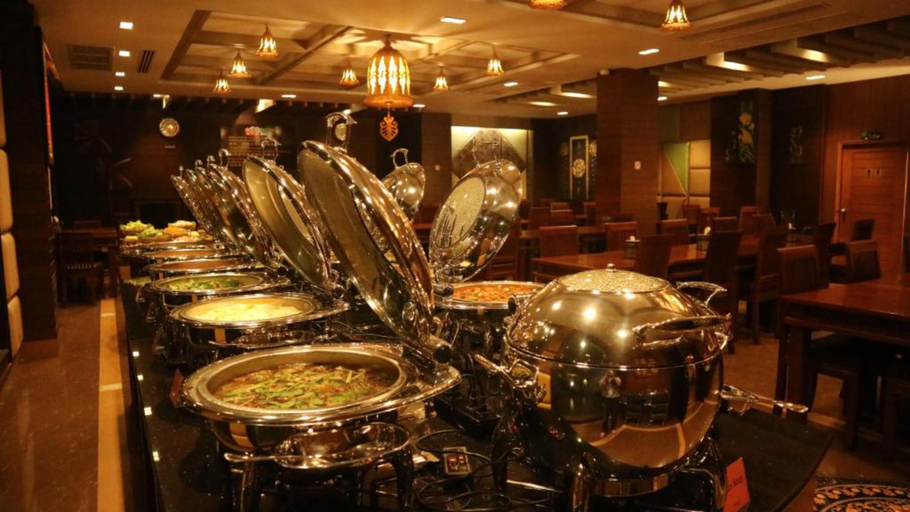 Food & Drinks 5, Aiyaree Place Hotel, Pattaya