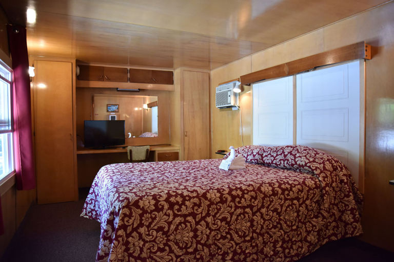 Bedroom 2, Robbins Motel, Hancock