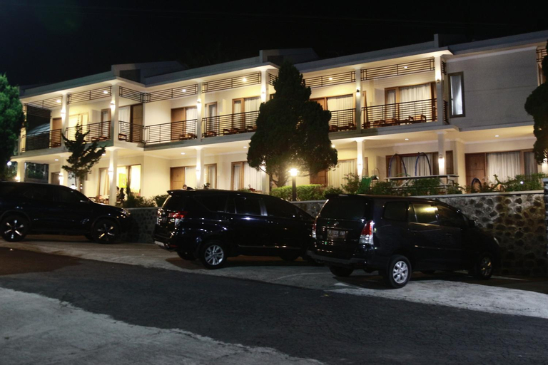 Exterior 3
